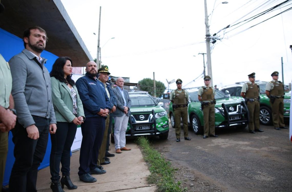Subsecretario Vergara acompañado por autoridades regionales y  de Carabineros, hizo entrega de los vehículos.