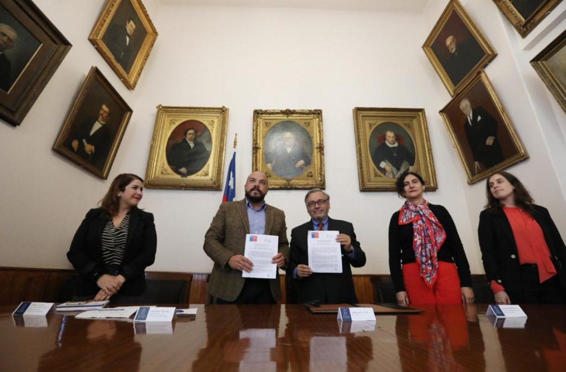 Subsecretario Vergara en firma de convenio marco de colaboración con U. de Chile.